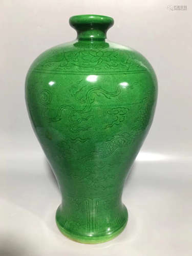 A DRAGON PATTERN GREEN GLAZED PLUM VASE