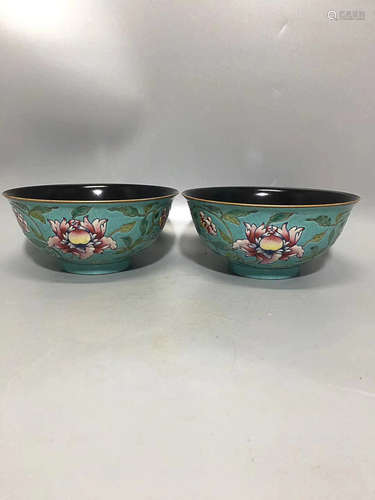 A PAIR OF ENAMEL FLOWER PATTERN BOWLS