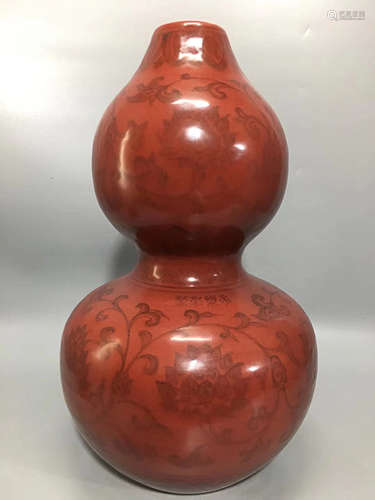 A RED GLAZED FLOWER PATTERN GOURD DESIGN VASE