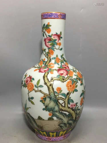 A FAMILLE-ROSE MELON PATTERN VASE