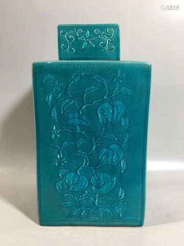 A FLOWER PATTERN PEACOCK GREEN TEA CADDY