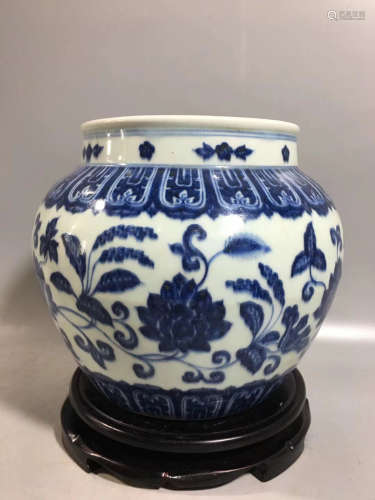 A PEONY PATTERN BLUE&WHITE JAR