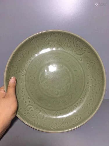 A LONGQUAN KILN GREEN GLAZED BIG PLATE