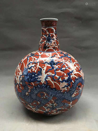 A BLUE&WHITE RED GLAZED DRAGON PATTERN VASE