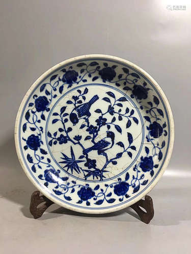 A BLUE&WHITE FLOWER PATTERN PLATE