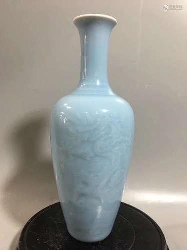 A DRAGON PATTERN SKY GREEN GLAZE VASE