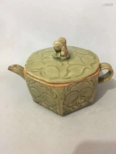 A YUE KILN CELADON GLAZE TEAPOT