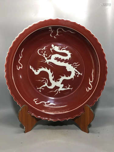 A RED GLAZE DRAGON PATTERN MALLOW PETAL PLATE