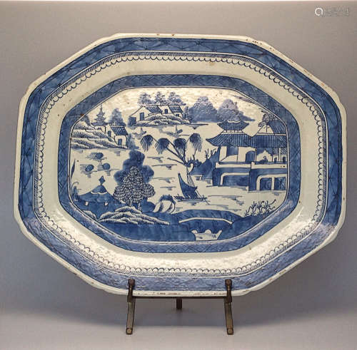 17-19TH CENTURY, A BLUE&WHITE LANDSCAPE PATTERN OCTAGONAL PLATE, QING DYNASTY