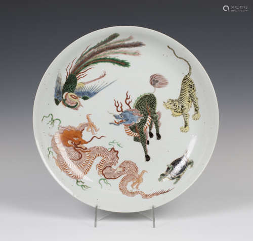 A Chinese famille verte porcelain circular dish, 19th century, the interior painted with a dragon,