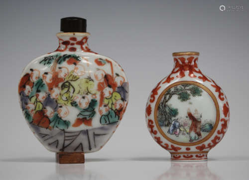 A Chinese porcelain snuff bottle, late Qing dynasty, of flattened rounded form, each side painted