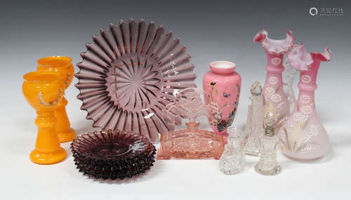 An Art Deco pink tinted perfume bottle and stopper, the stopper moulded with a floral bouquet,