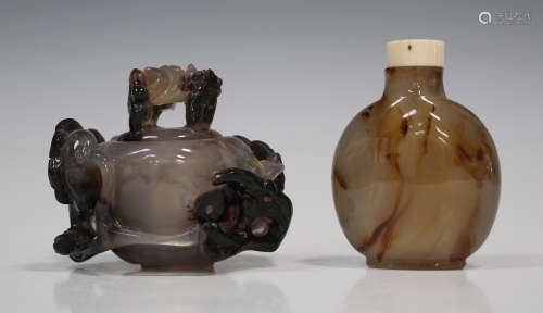 A Chinese agate pot and cover, 20th century, carved in relief with stems and leaves, height 7cm,