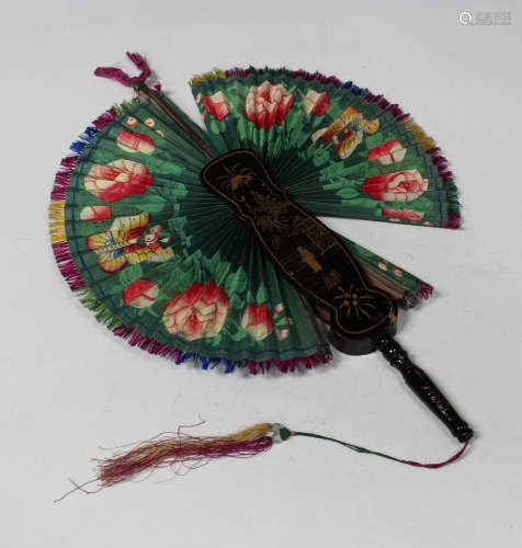 A Chinese Canton export lacquer cockade fan, mid-19th century, each guard gilt with a figure walking