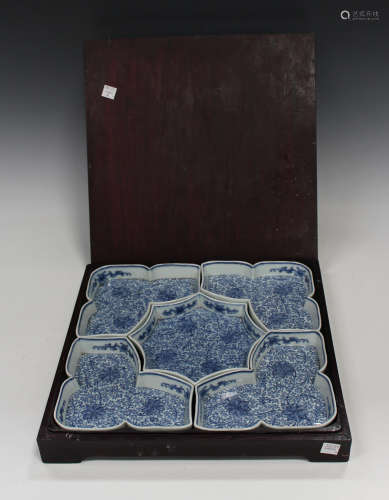 A Chinese blue and white porcelain supper set, late 19th/early 20th century, comprising five