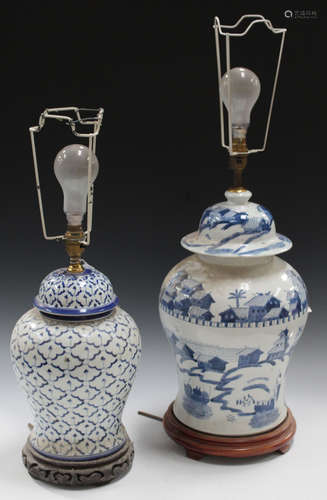 A modern Chinese blue and white porcelain table lamp of baluster form, height 45cm, together with