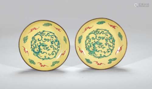 十八世纪 铜胎画珐琅黄地五福团龙纹盘