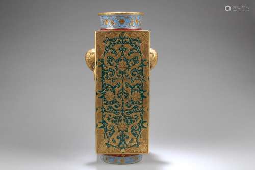 FAMILLE ROSE AND GILT DECORATED VASE WITH HANDLES