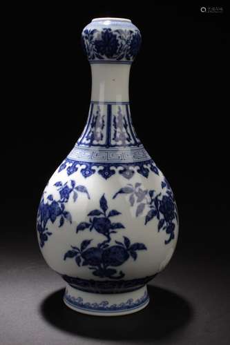 Antique Chinese Blue & White Porcelain Vase