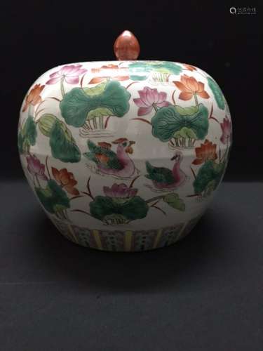 Chinese Wucai Porcelain Cover Jar