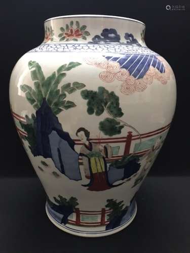 Chinese Wucai Porcelain Vase