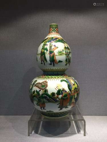 Chinese Famille Rose Porcelain Gourd Vase