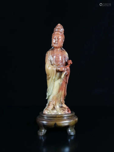 17-19TH CENTURY, A GUANYIN DESIGN SHOUSHAN FURONG STONE CARVING FIGURE, QING DYNASTY