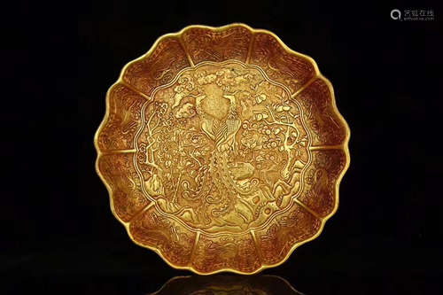 A GILT PHOENIX PATTERN PLATE DESIGN ORNAMENT