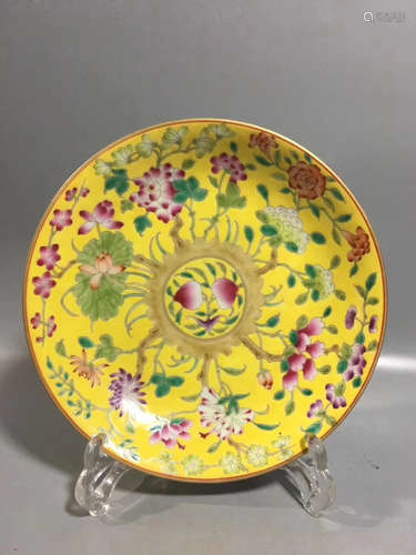 A FLOWER&FRUIT PATTERN YELLOW GLAZED PLATE