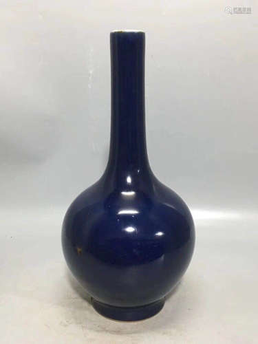 A BLUE GLAZED LONG-NECK VASE