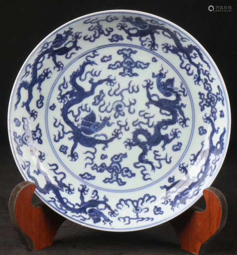 A DRAGON PATTERN BLUE&WHITE PLATE