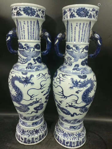 A PAIR OF DRAGON&PHOENIX PATTERN BLUE&WHITE DOUBLE-EAR BOTTLES