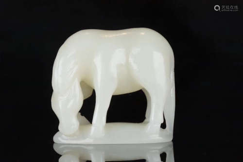 17-19TH CENTURY, A HETIAN JADE HORSE DESIGN CARVING ORNAMENT, QING DYNASTY