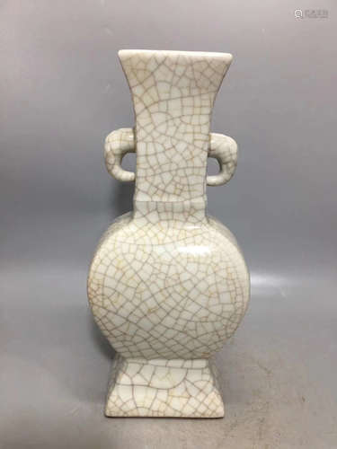 A GE GLAZED DOUBLE-EAR VASE