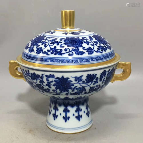 A FLOWER PATTERN BLUE&WHITE DOUBLE-EAR VESSEL