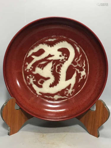 A DRAGON PATTERN RED GLAZED PLATE
