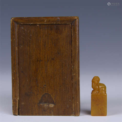 CHINESE TIANHUANG BEAST SEAL IN WOOD CASE