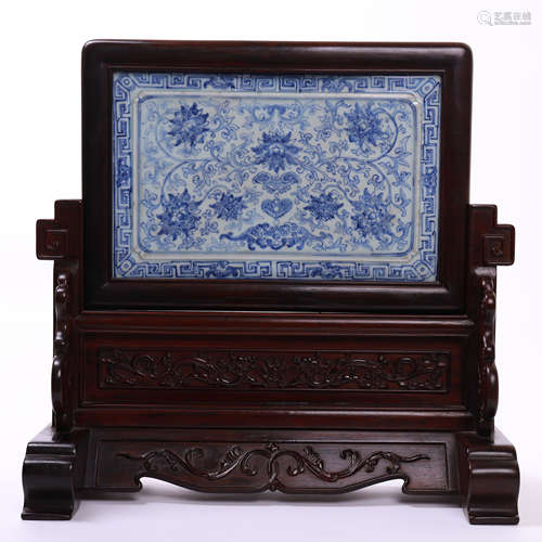 CHINESE PORCELAIN BLUE AND WHITE PLAQUE INLAID ROSEWOOD TABLE SCREEN