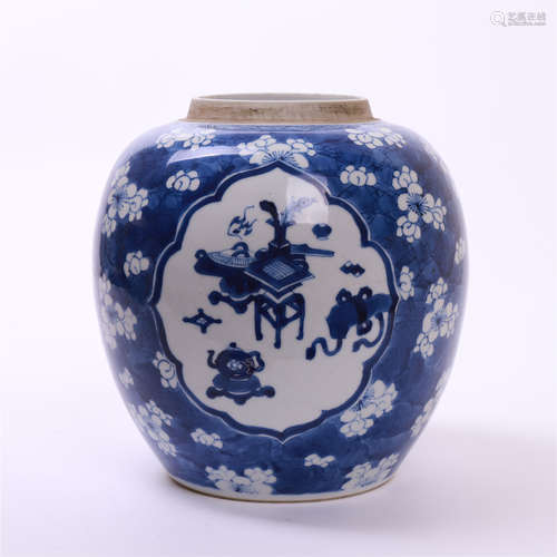 CHINESE PORCELAIN BLUE AND WHITE JAR