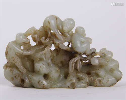 CHINESE JADE MONKEY AND PEACH TABLE ITEM