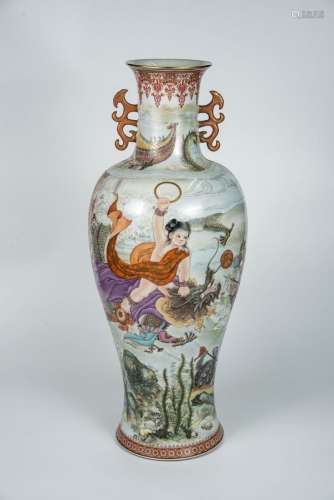 Gilt Painted Vase with Nezha Making Havoc at Sea