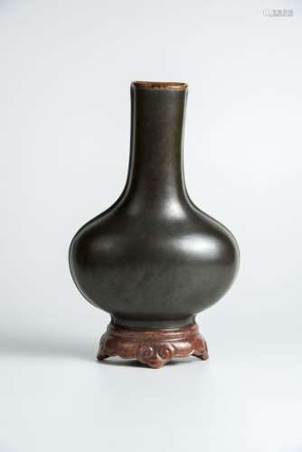 Qianlong, Tea-Dust Glazed Wall-hung Vase