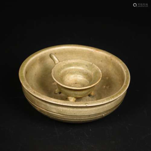 Antique Ming Dynasty Celadon Glazed Vessel