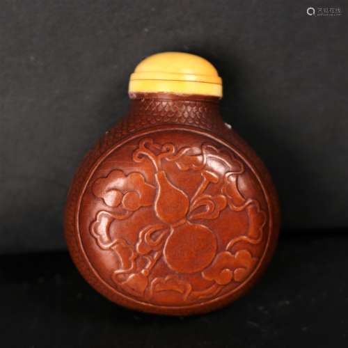 A Chinese Carved Cucurbit Snuff bottle