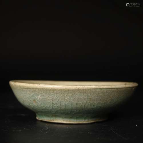 A Longquan Celadon-Glazed Plate,Ming dynasty