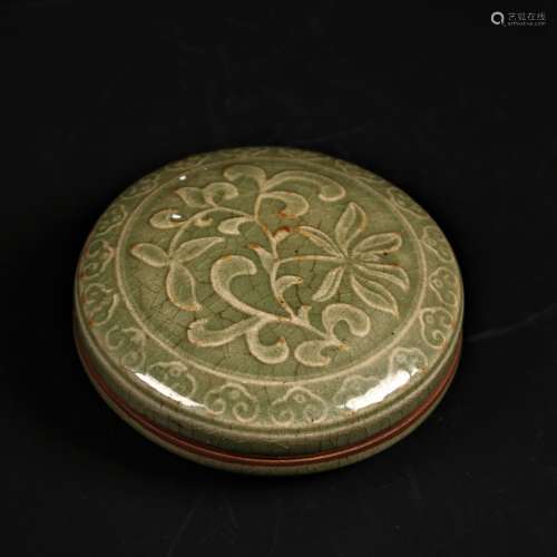 A Chinese Yue Yao Celadon Glazed Porcelain Box