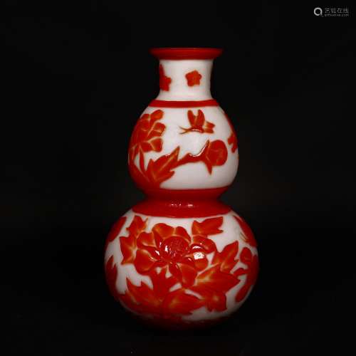 A Chinese Red Overlay Peking Glass Gourd Vase