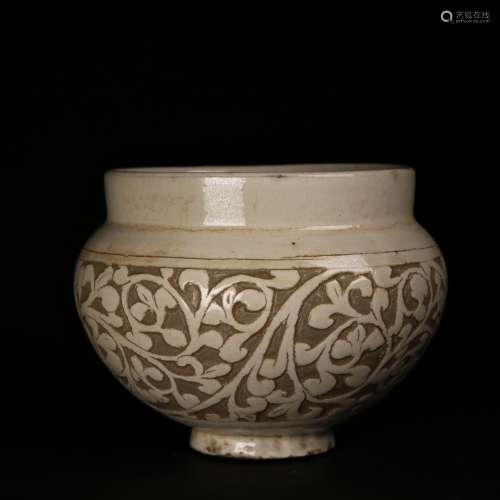 A Cizhou Porcelain Vase Carved Flowers,Song Dy