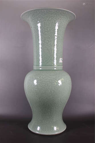 Chinese Celadon Porcelain Yen-Yen Vase