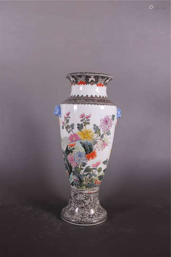 Chinese Republican Famille Rose Vase